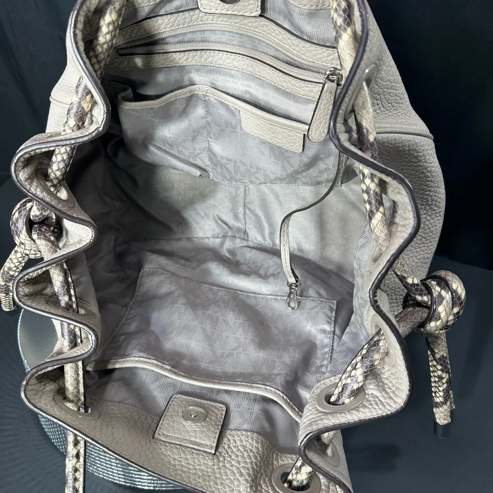 Michael Kors Gray Leather Tote Bag pre owned Exellent condition